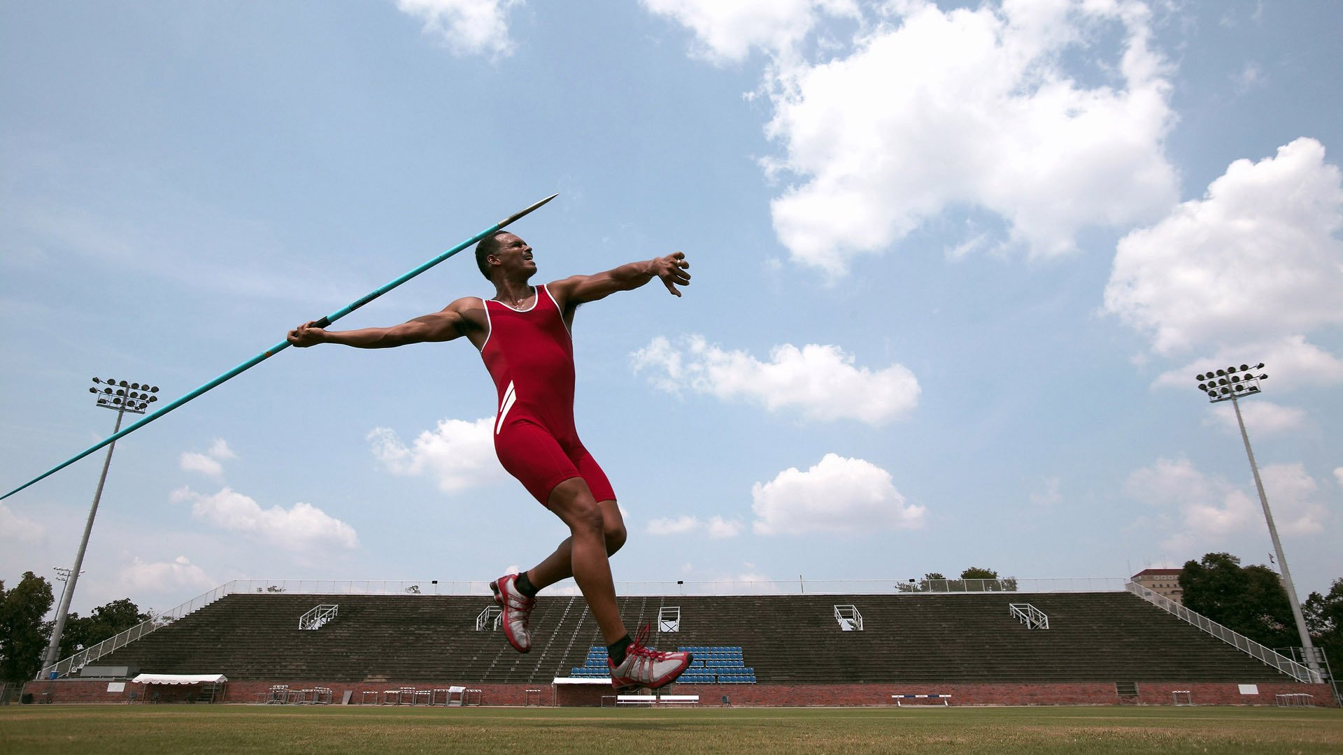 爱游戏体育（AYX）官方APP下载-德国男子110米栏选手在预赛中表现出色，晋级半决赛，德国百米运动员